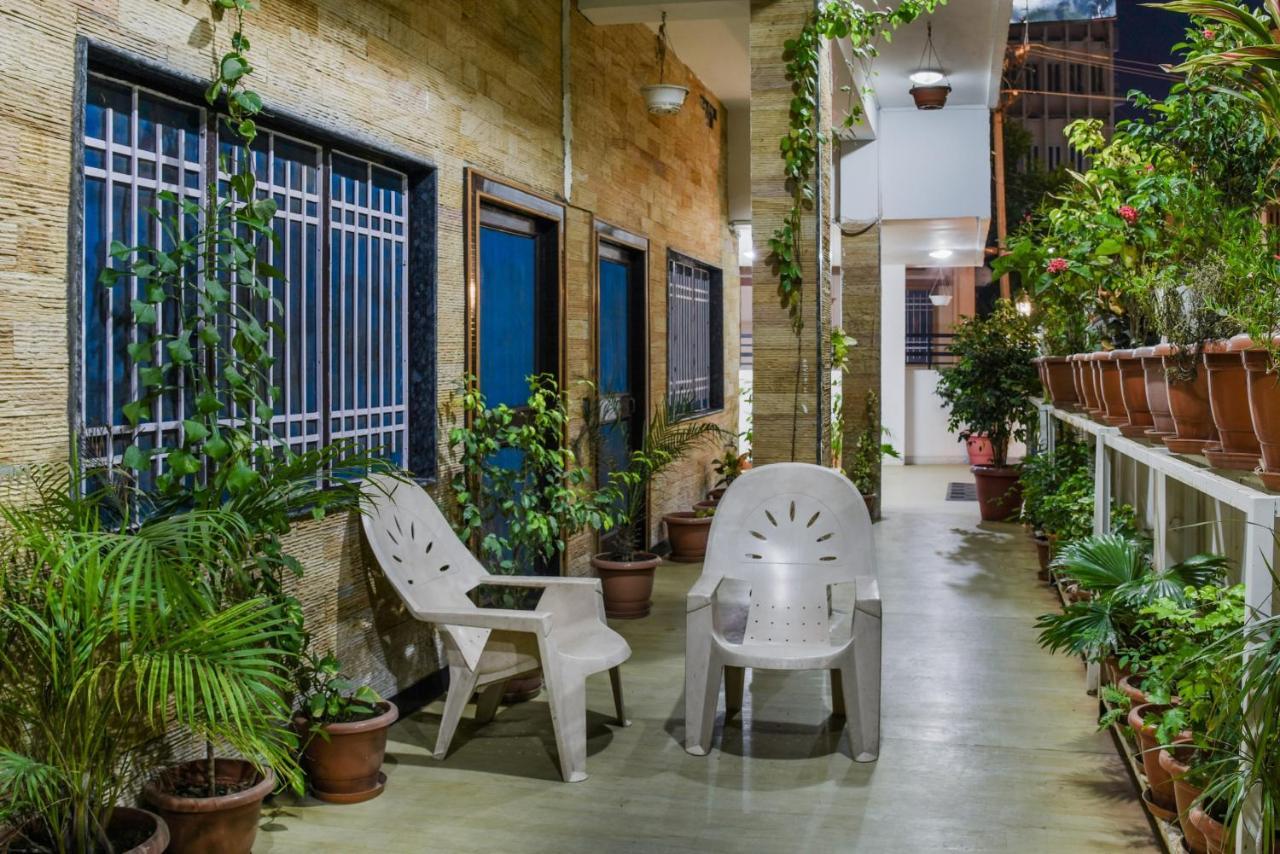 Oyo 11868 Rk Residency Ξενοδοχείο Ουνταϊπούρ Εξωτερικό φωτογραφία