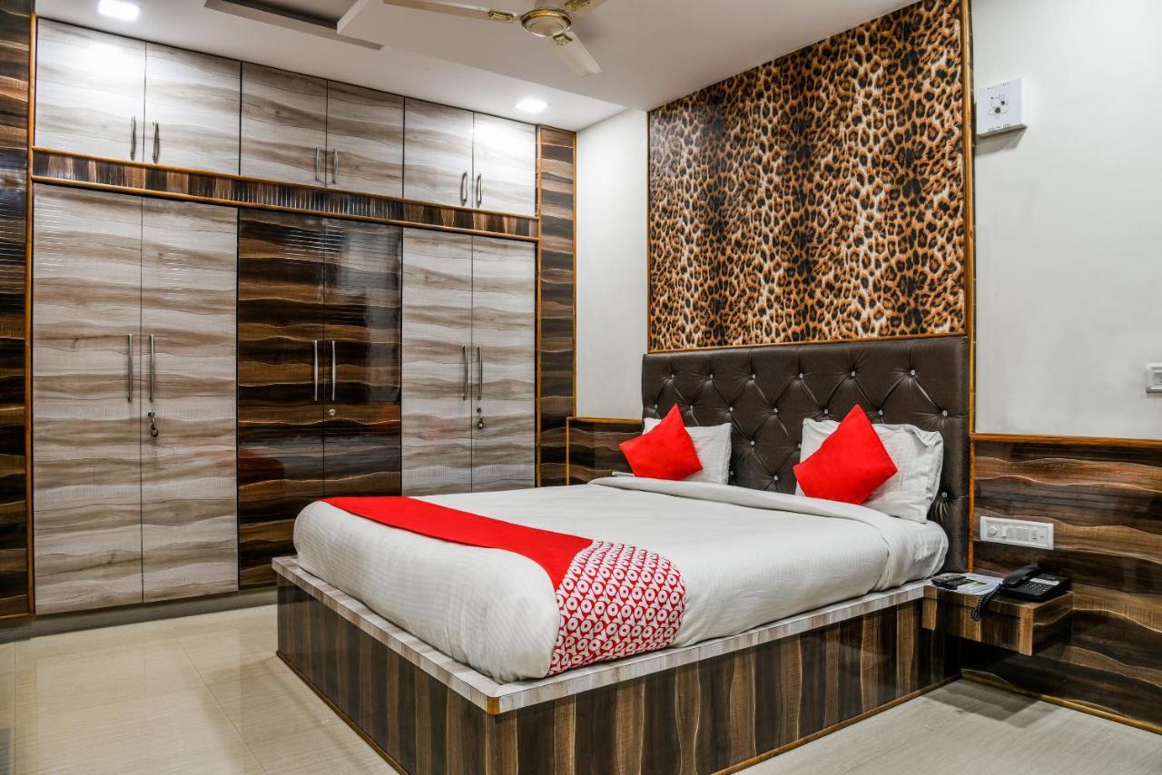 Oyo 11868 Rk Residency Ξενοδοχείο Ουνταϊπούρ Εξωτερικό φωτογραφία