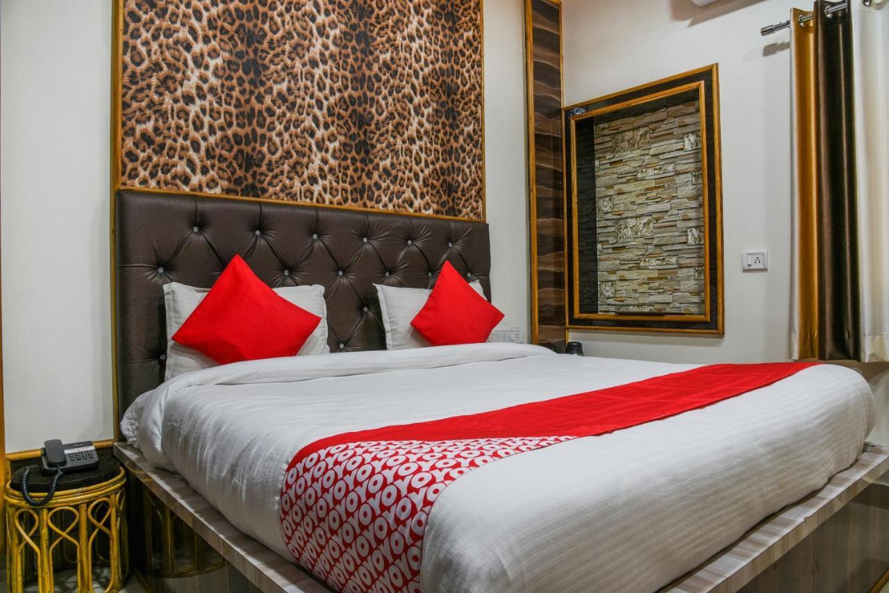 Oyo 11868 Rk Residency Ξενοδοχείο Ουνταϊπούρ Εξωτερικό φωτογραφία