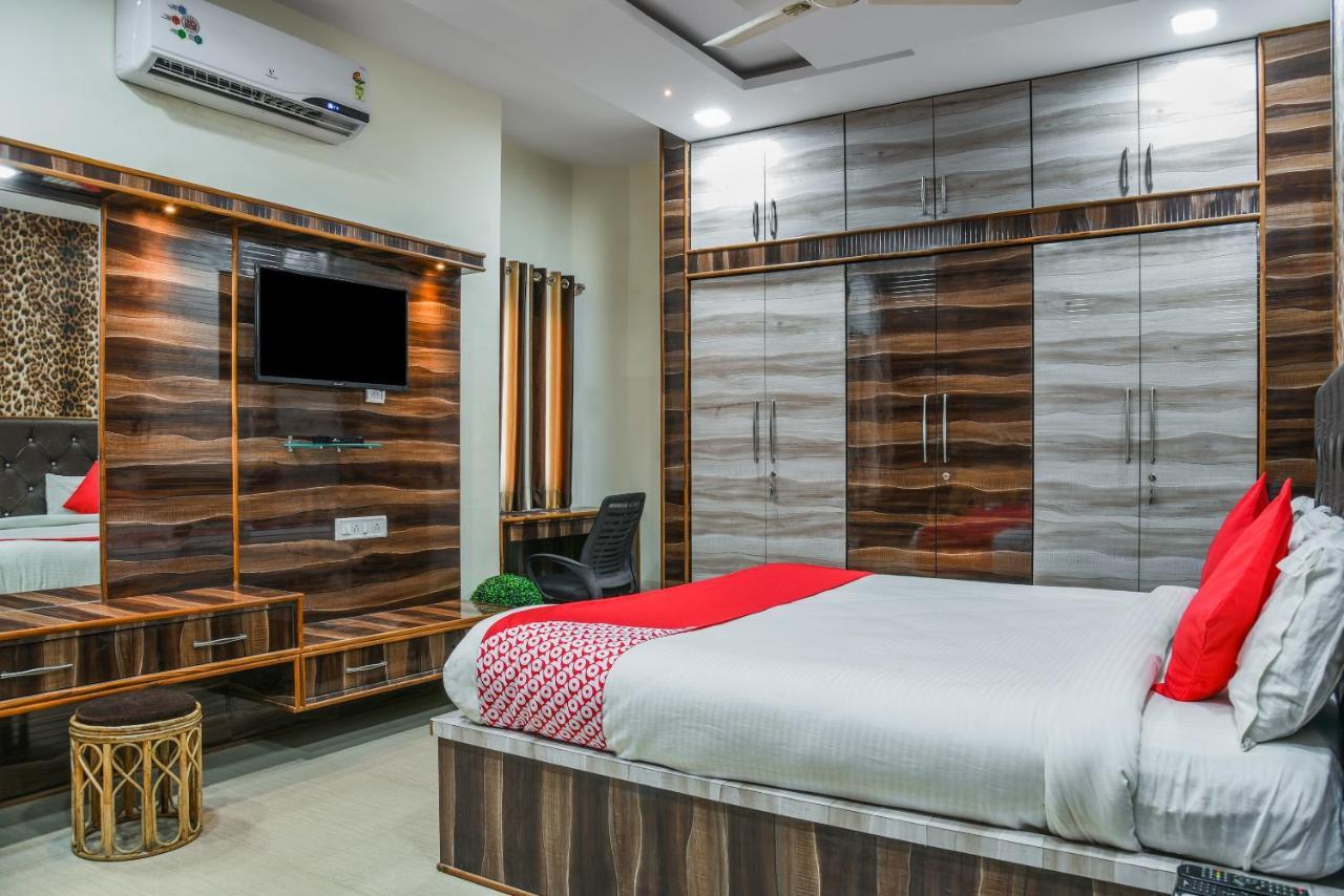 Oyo 11868 Rk Residency Ξενοδοχείο Ουνταϊπούρ Εξωτερικό φωτογραφία