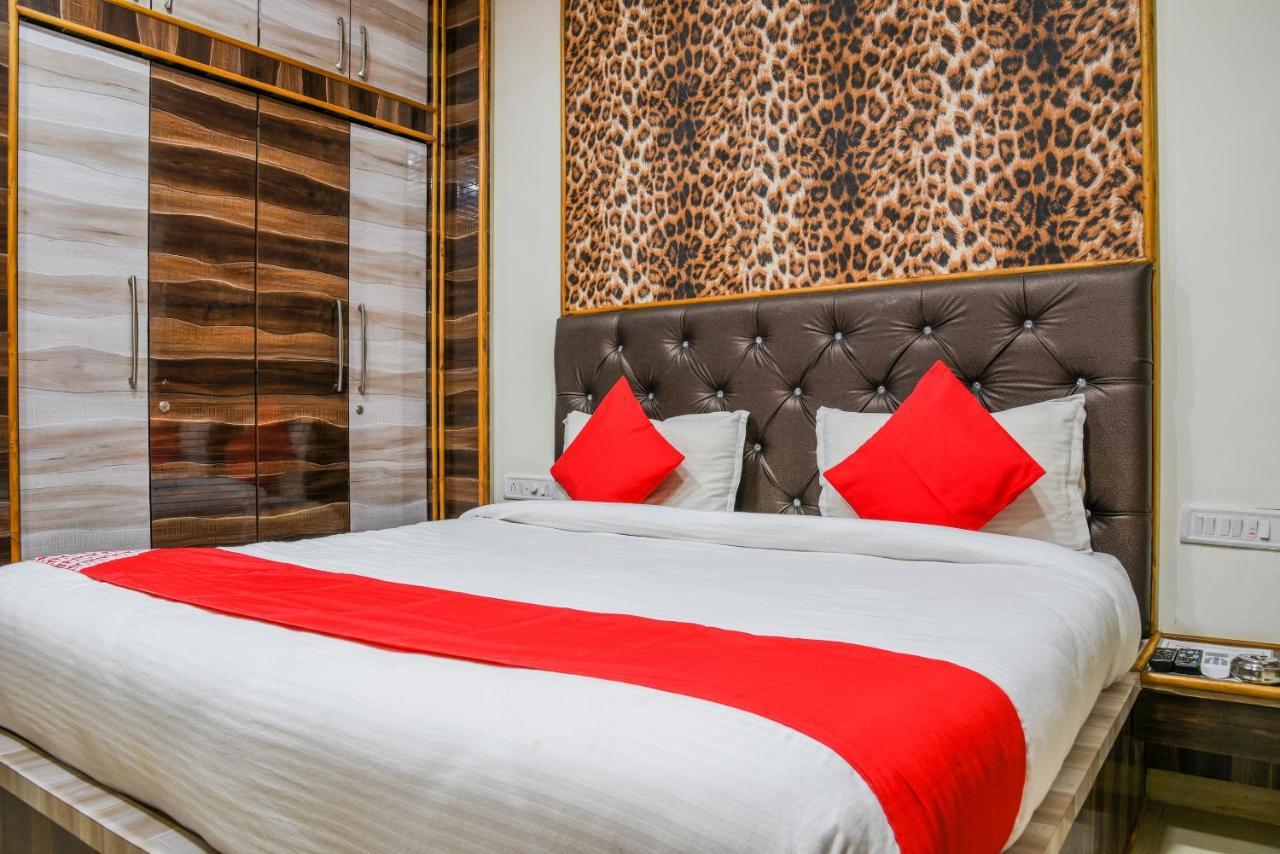 Oyo 11868 Rk Residency Ξενοδοχείο Ουνταϊπούρ Εξωτερικό φωτογραφία