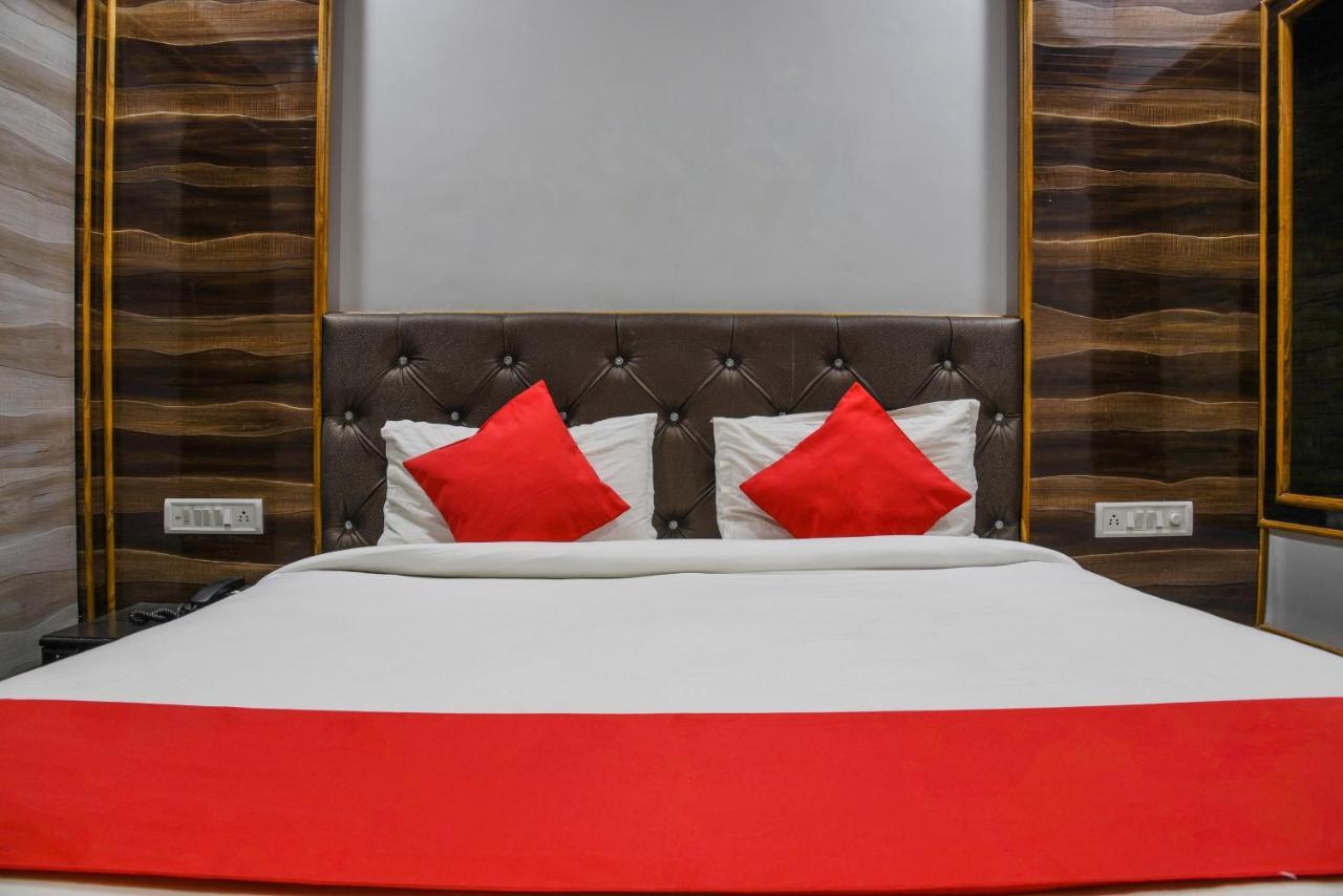 Oyo 11868 Rk Residency Ξενοδοχείο Ουνταϊπούρ Εξωτερικό φωτογραφία