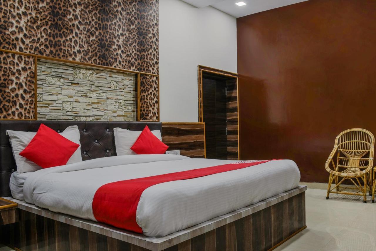 Oyo 11868 Rk Residency Ξενοδοχείο Ουνταϊπούρ Εξωτερικό φωτογραφία
