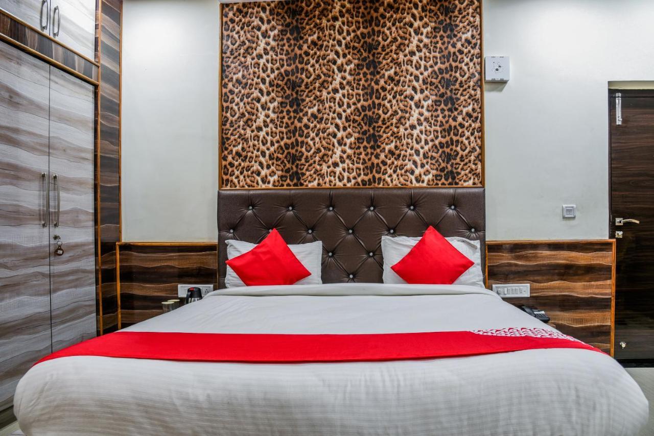 Oyo 11868 Rk Residency Ξενοδοχείο Ουνταϊπούρ Εξωτερικό φωτογραφία